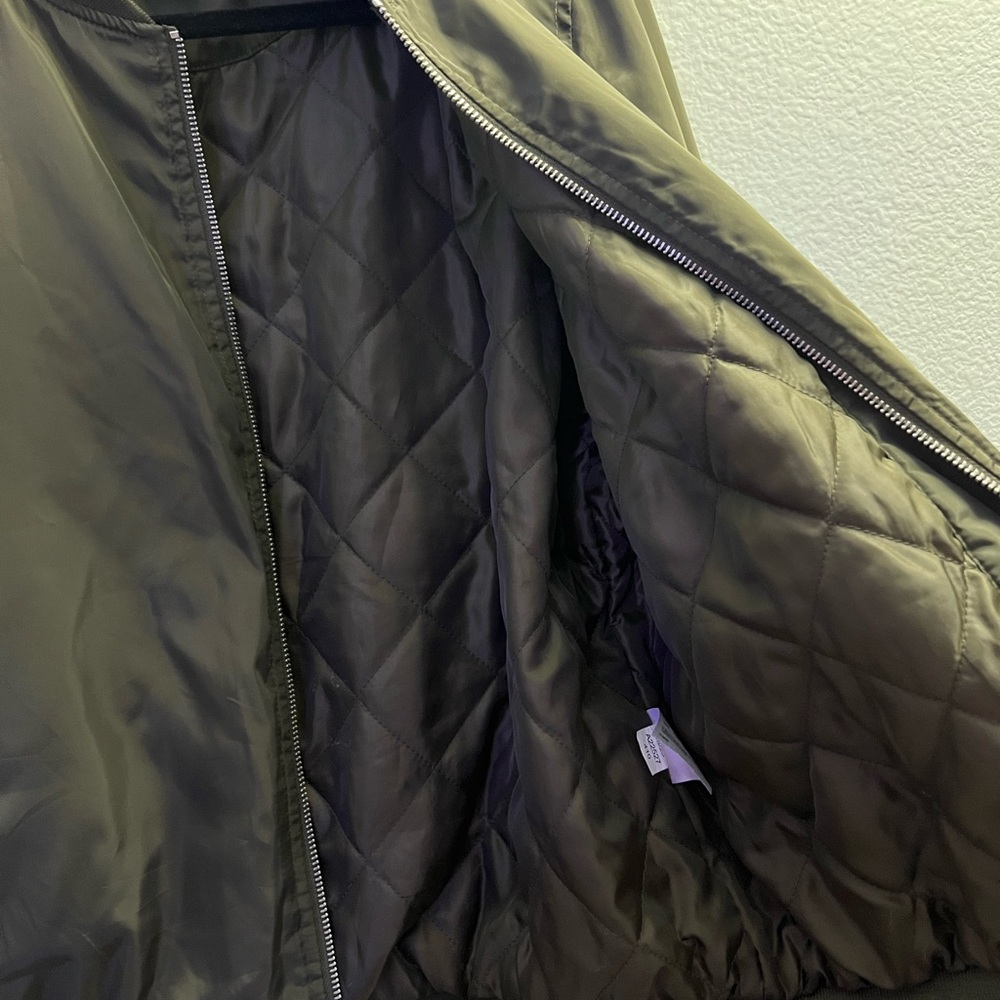 Bomber Jacket - Picture 4 of 4